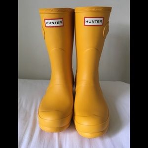 yellow size 6 hunter rain boots